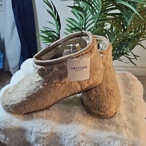 Arizona Jean Co. Tan Faux Fur Boots